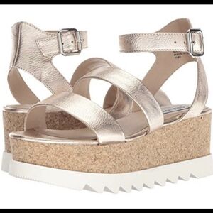 ❤️ Steve Madden Rose Gold Plataform sandals Size 7M